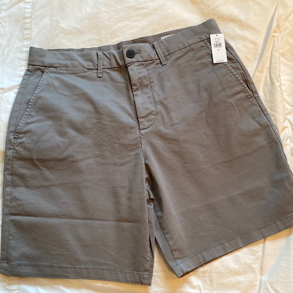 NWT Mens GAP 8” shorts size 30